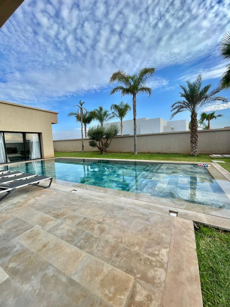 Villa moderne disponible à la location courte durée
