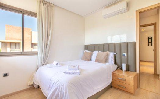 Appartement en résidence avec golf, jardin privé & piscine