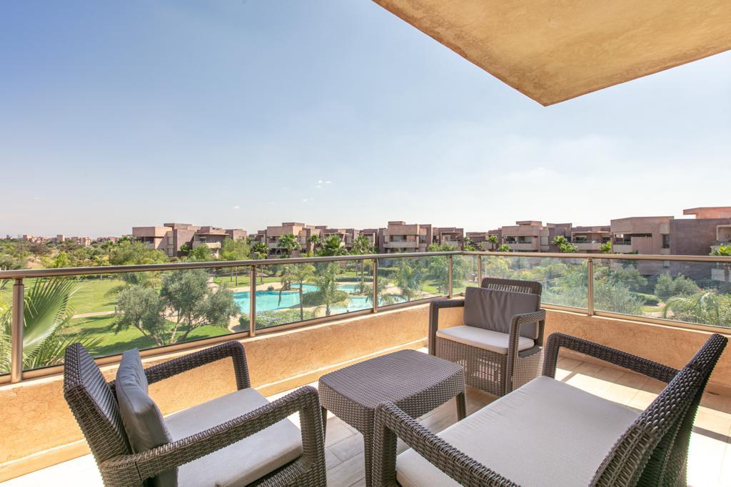 Appartement en résidence avec golf, jardin privé & piscine