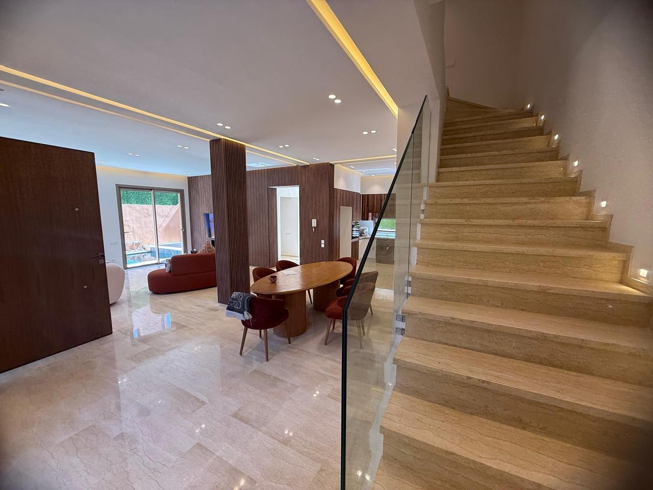 Villa d’Exception à Vendre – 6 Suites – Piscine – Hammam – Quartier Résidentiel Haut Standing